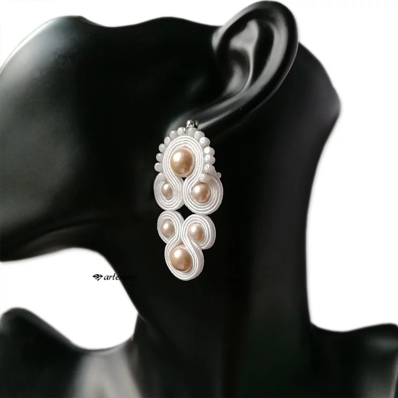 Kolczyki ślubne sutasz białe z perełkami 3 Kolczyki ślubne sutasz białe z perełkami